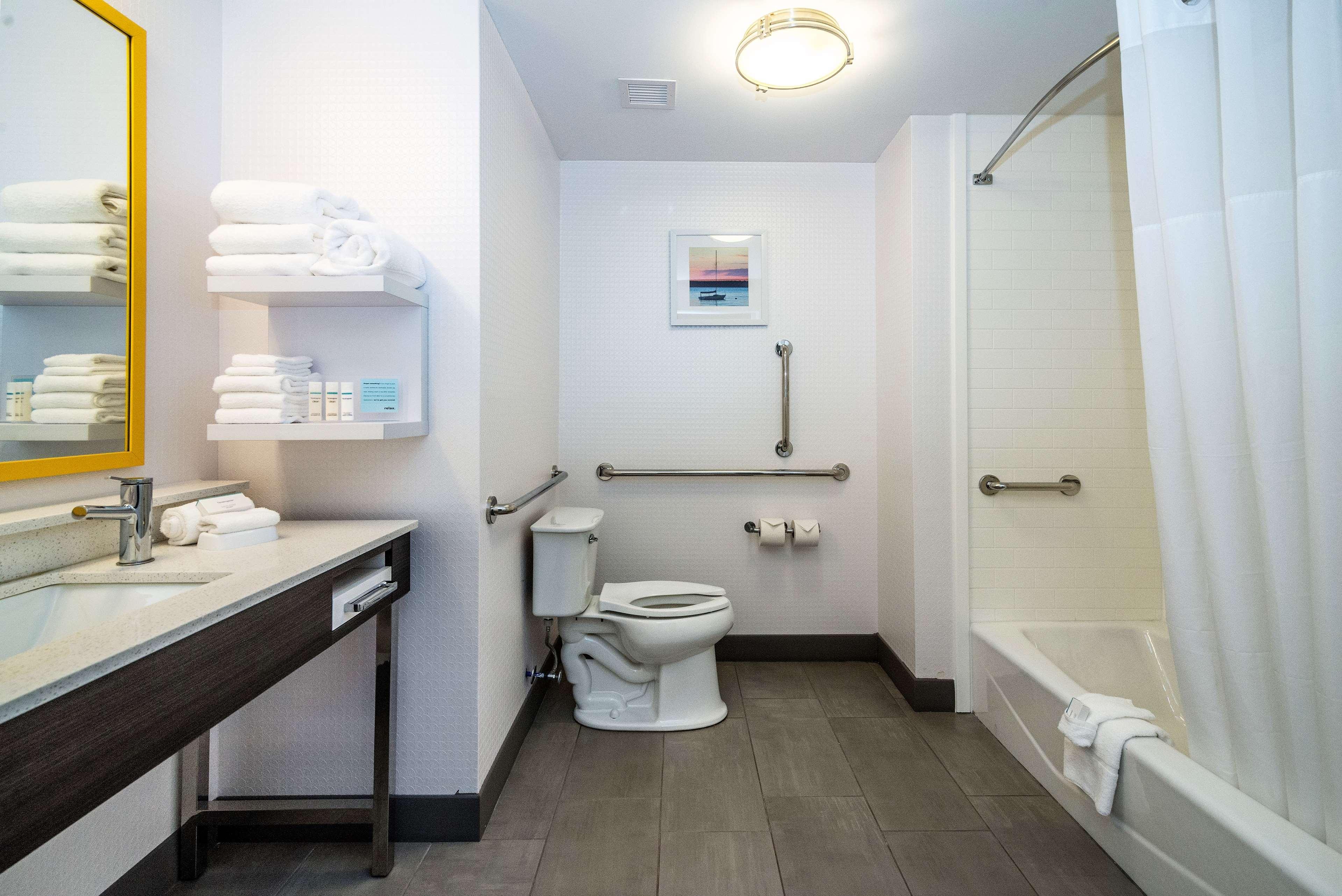 Hampton Inn & Suites - Allen Park Екстериор снимка
