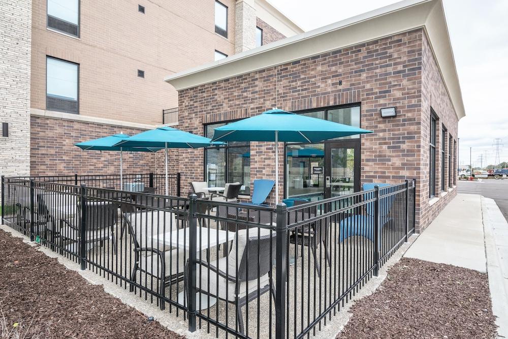 Hampton Inn & Suites - Allen Park Екстериор снимка